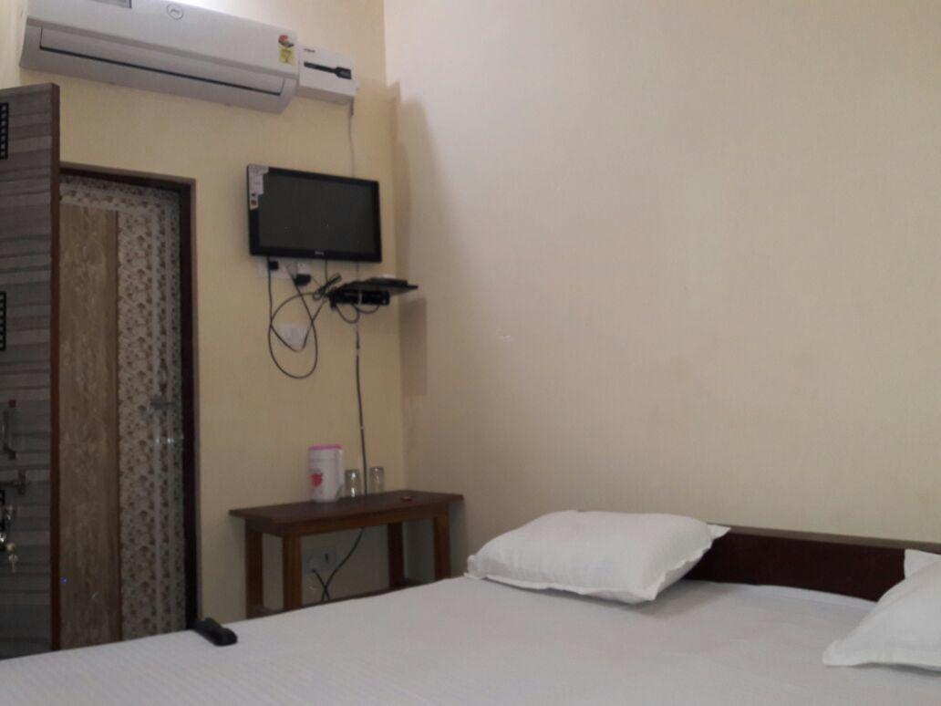 Hotel Ganga Vilas Colonelganj Exterior photo